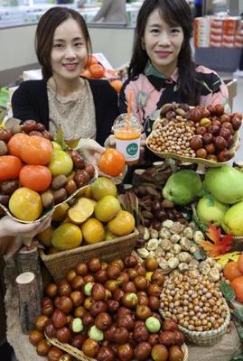 在中国烂大街的水果,很多韩国人吃不起,为销售出去,还得靠她
